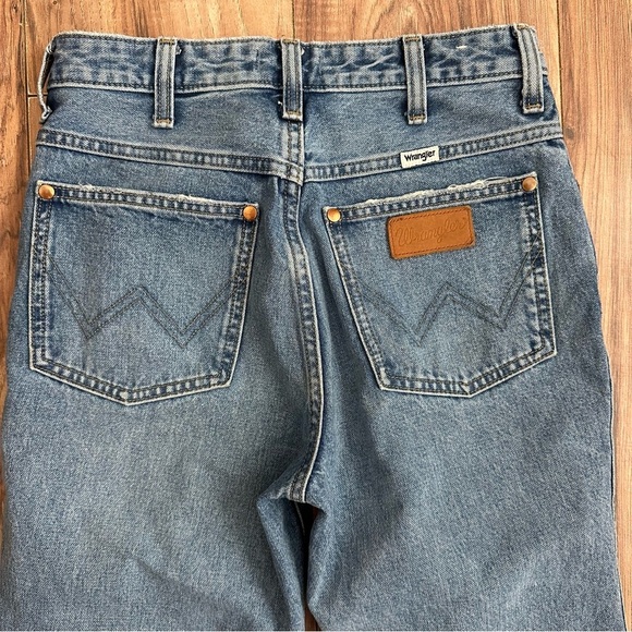 Wrangler Wild West Distressed Women's High Rise Straight Crop Jeans • S: 25x28 - Picture 5 of 9